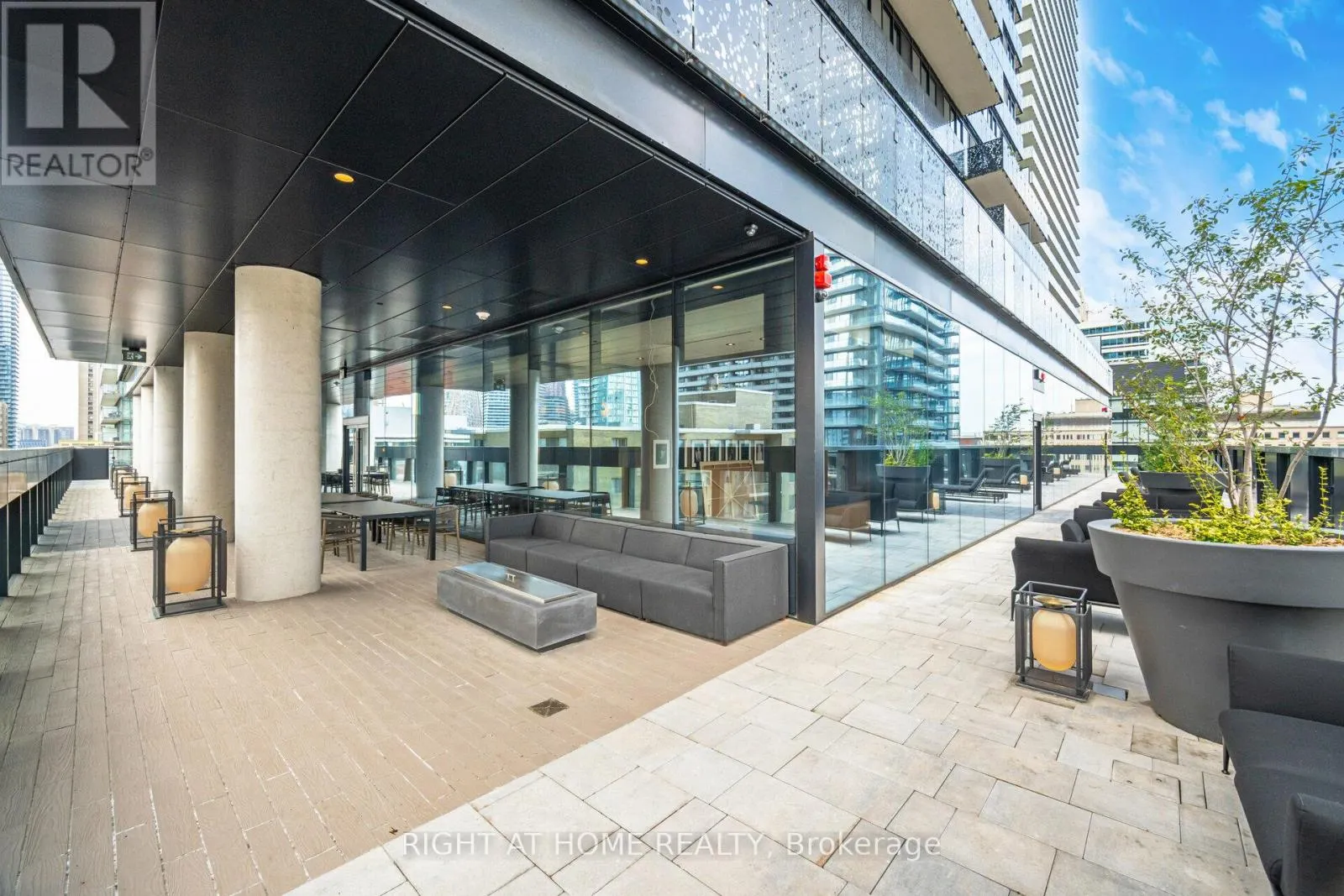 4403 - 55 CHARLES STREET E