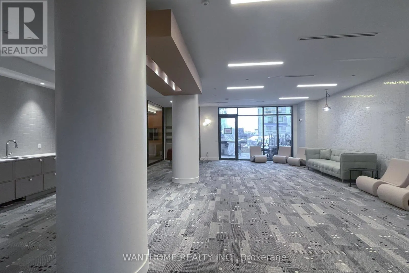 512 - 35 TUBMAN AVENUE