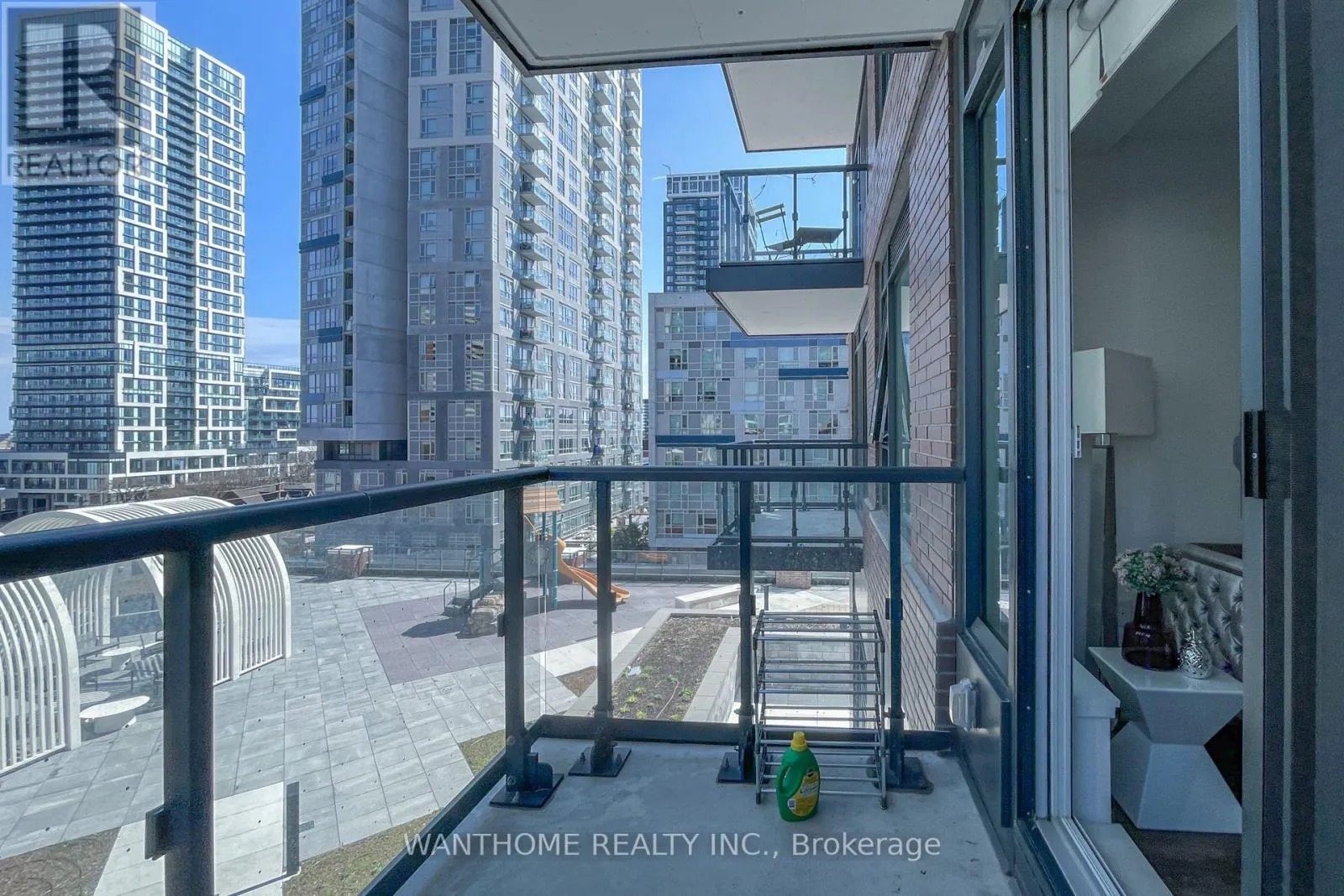 512 - 35 TUBMAN AVENUE