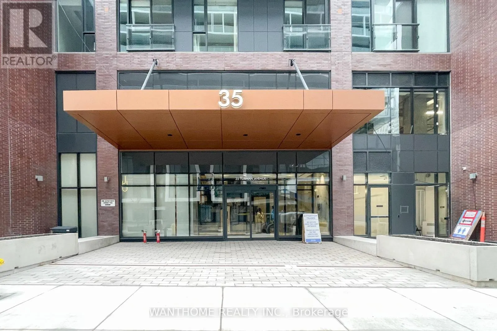 512 - 35 TUBMAN AVENUE
