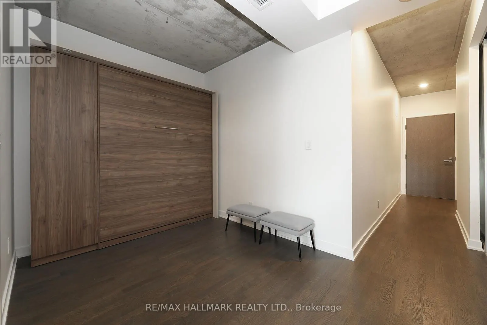 211 - 109 OSSINGTON AVENUE