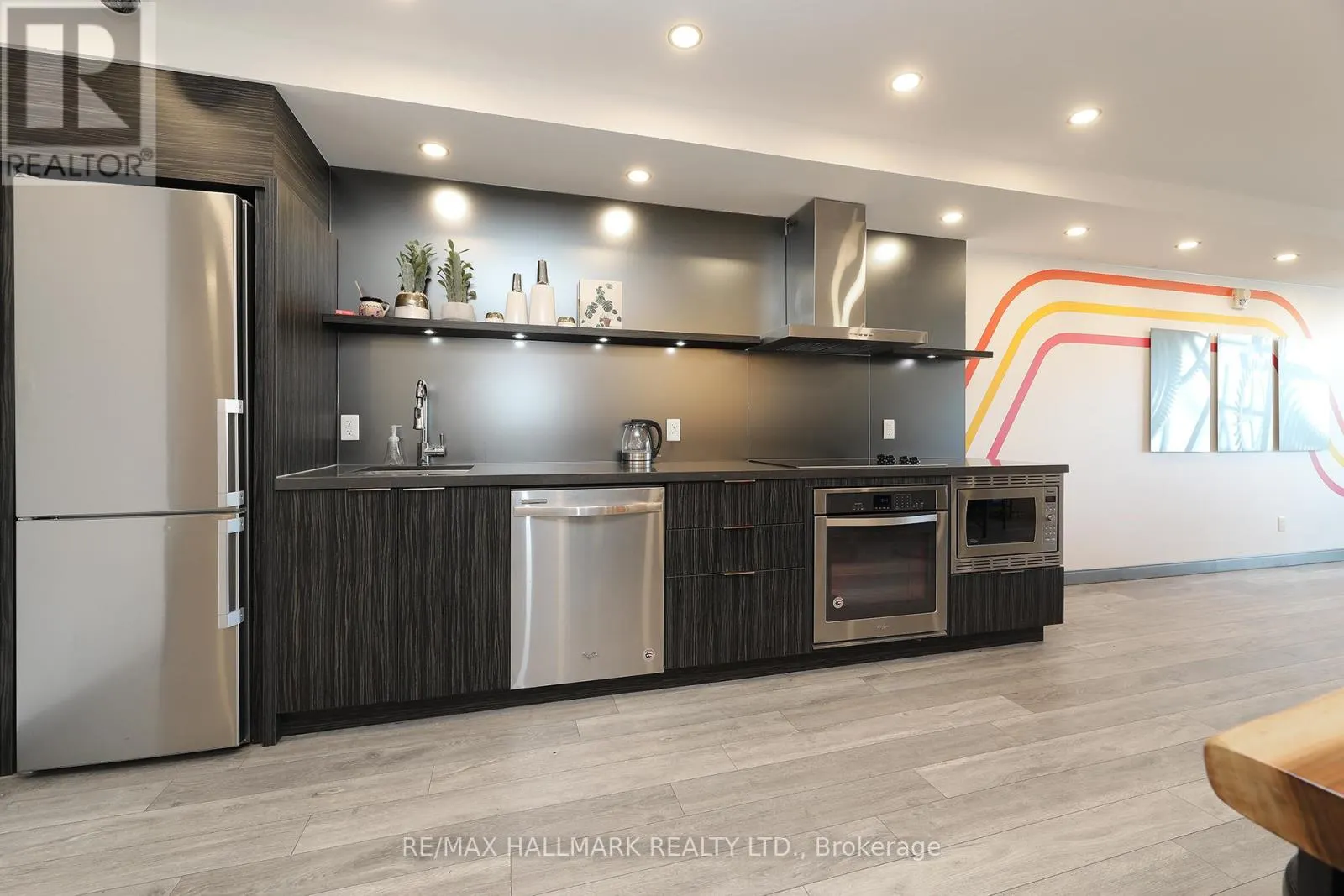 211 - 109 OSSINGTON AVENUE