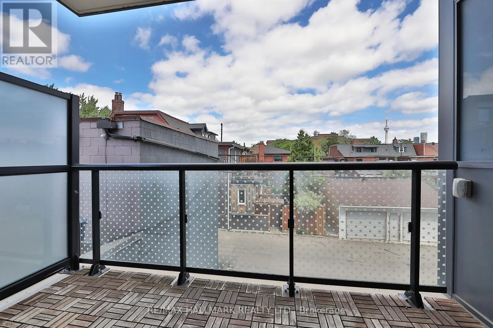 211 - 109 OSSINGTON AVENUE