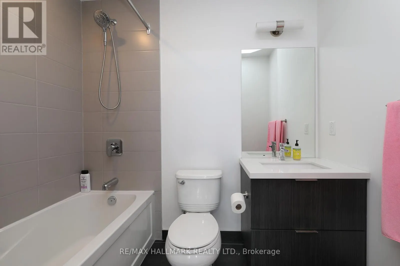 211 - 109 OSSINGTON AVENUE