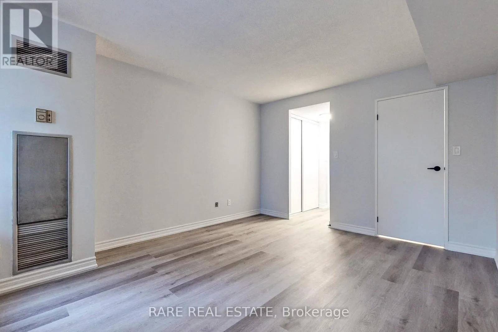 206 - 5785 YONGE STREET