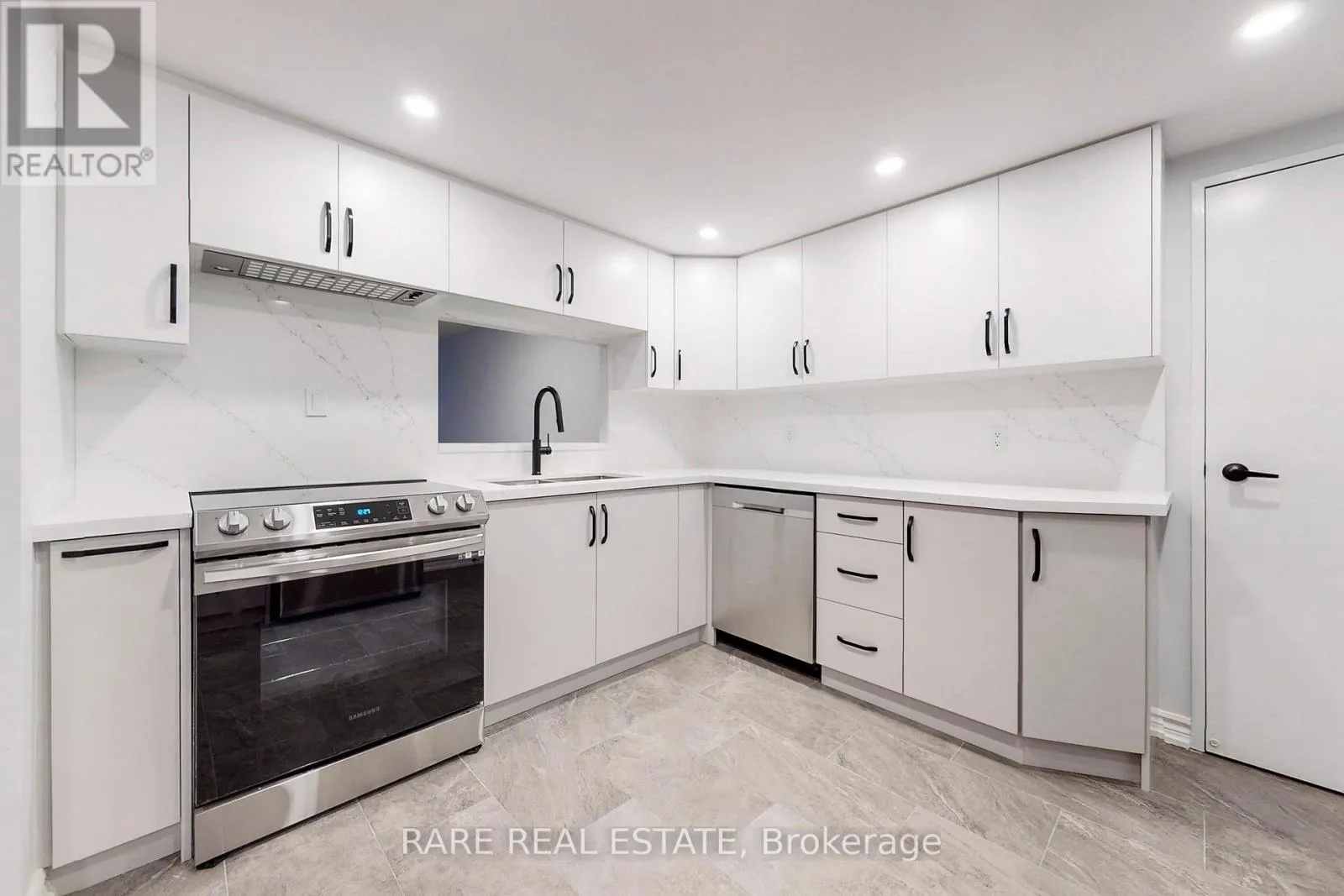 206 - 5785 YONGE STREET