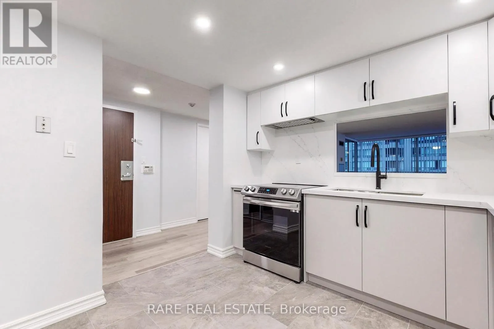 206 - 5785 YONGE STREET