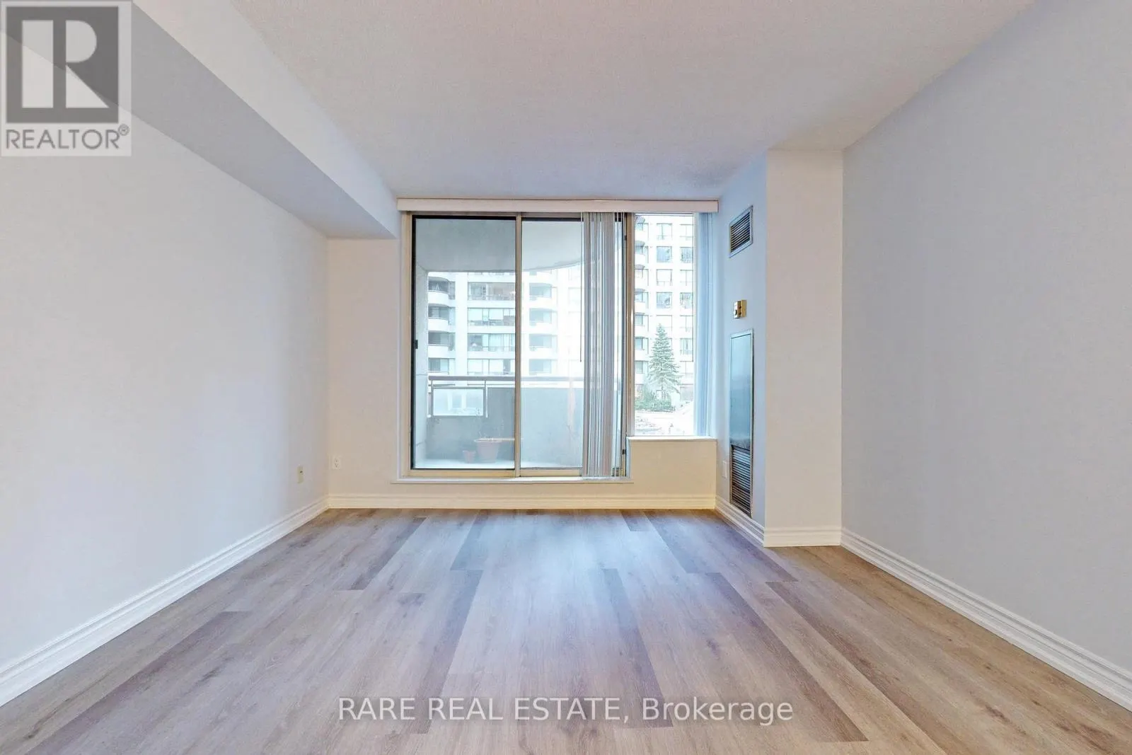 206 - 5785 YONGE STREET