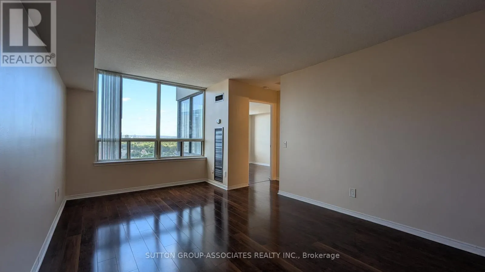 1808 - 7 BISHOP AVENUE