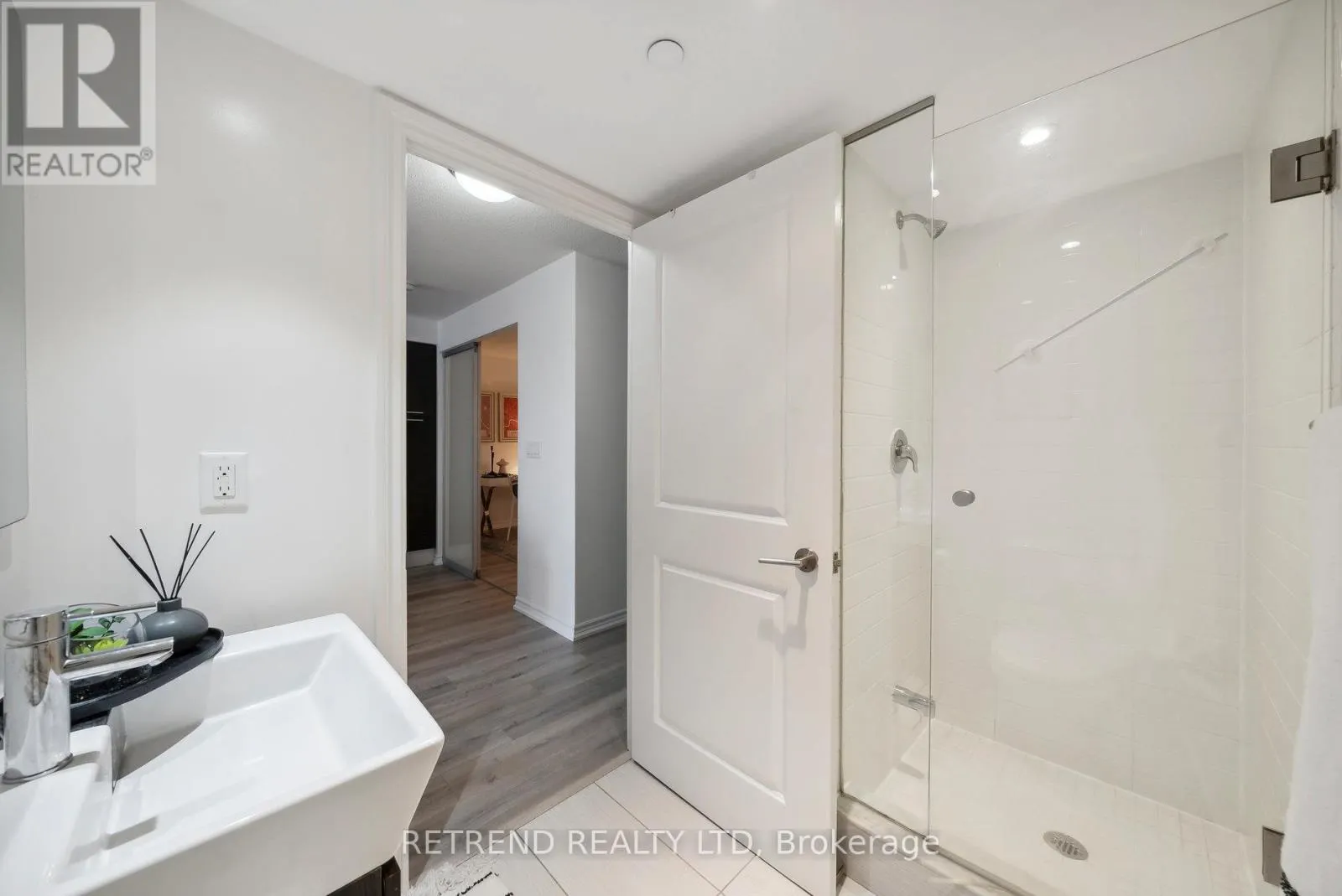 1004 - 386 YONGE STREET