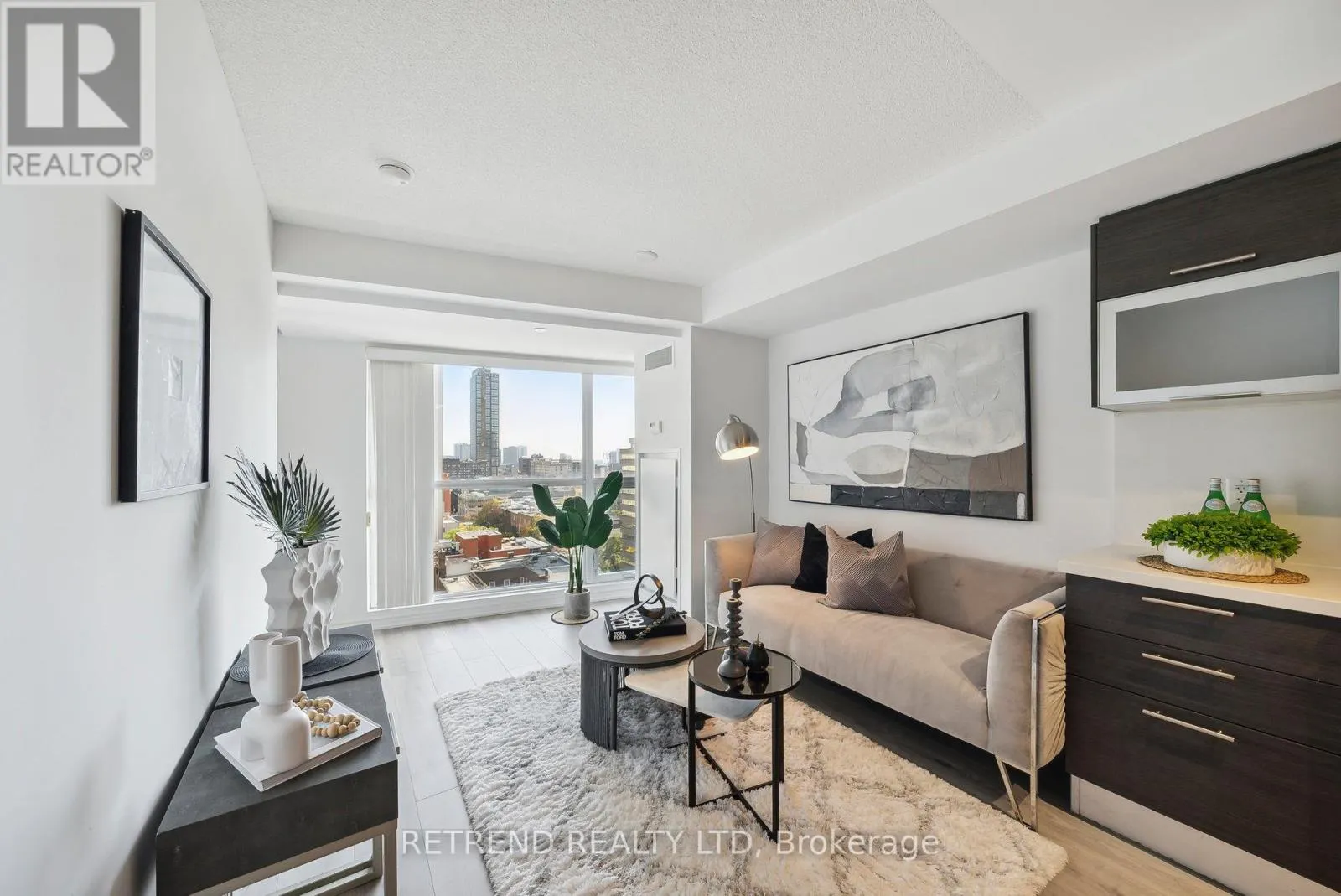 1004 - 386 YONGE STREET
