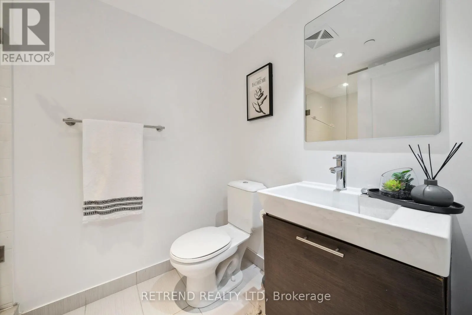 1004 - 386 YONGE STREET