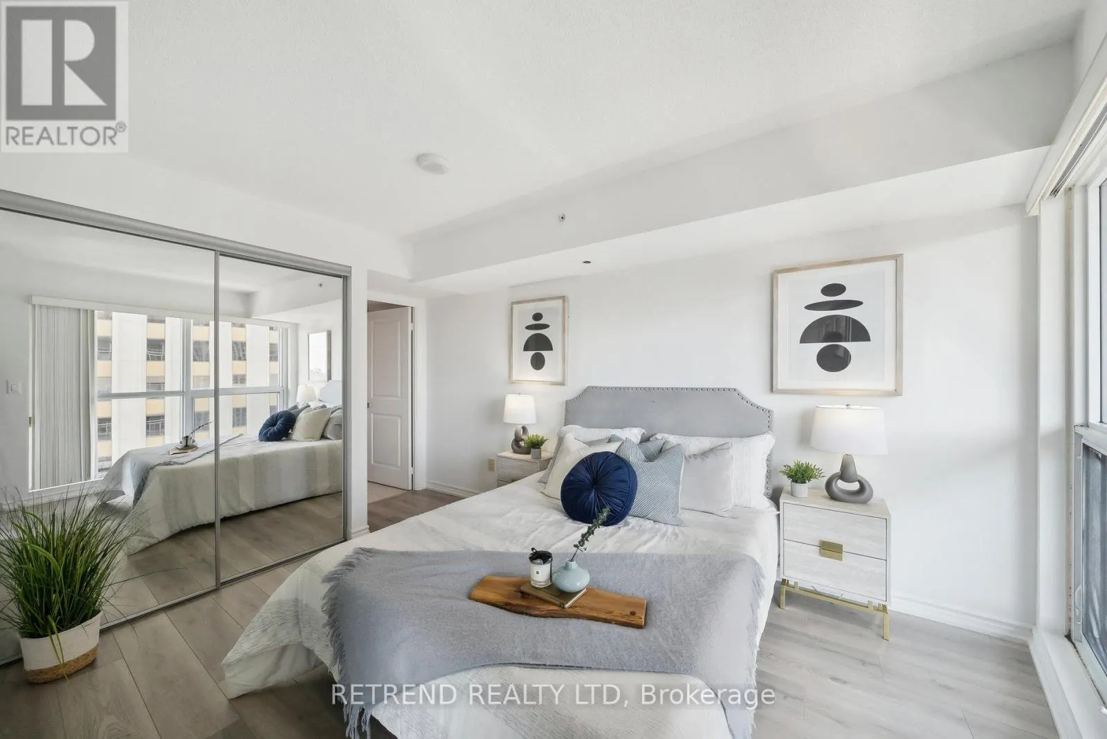 1004 - 386 YONGE STREET