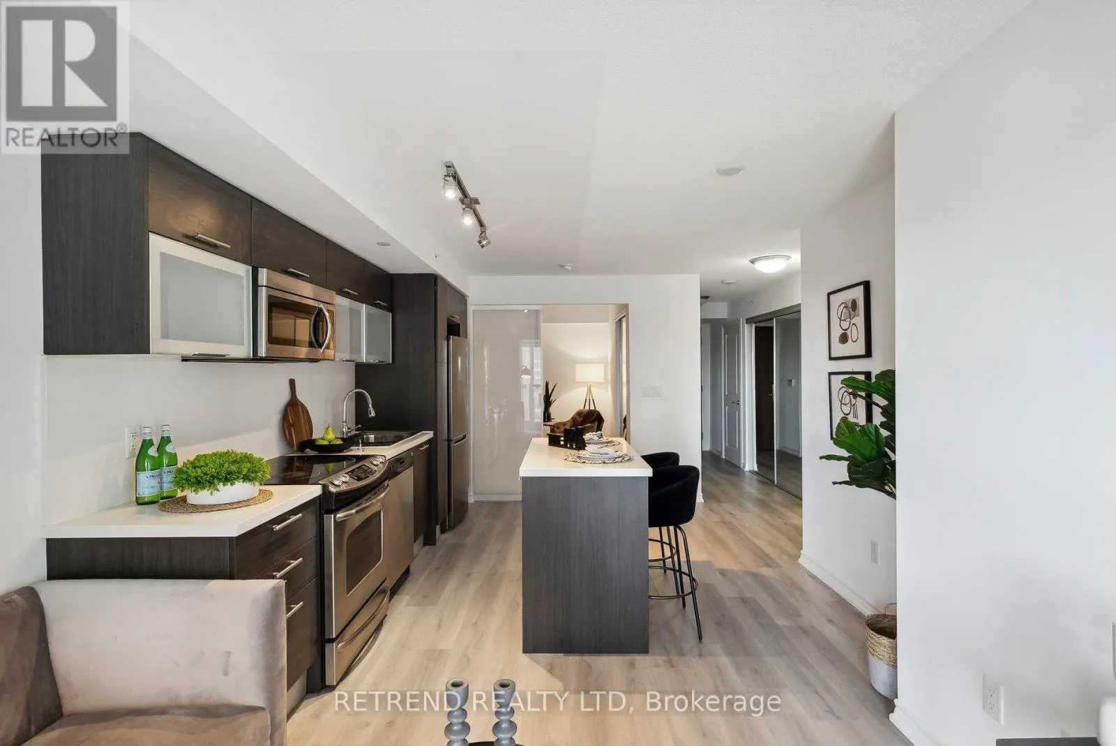 1004 - 386 YONGE STREET