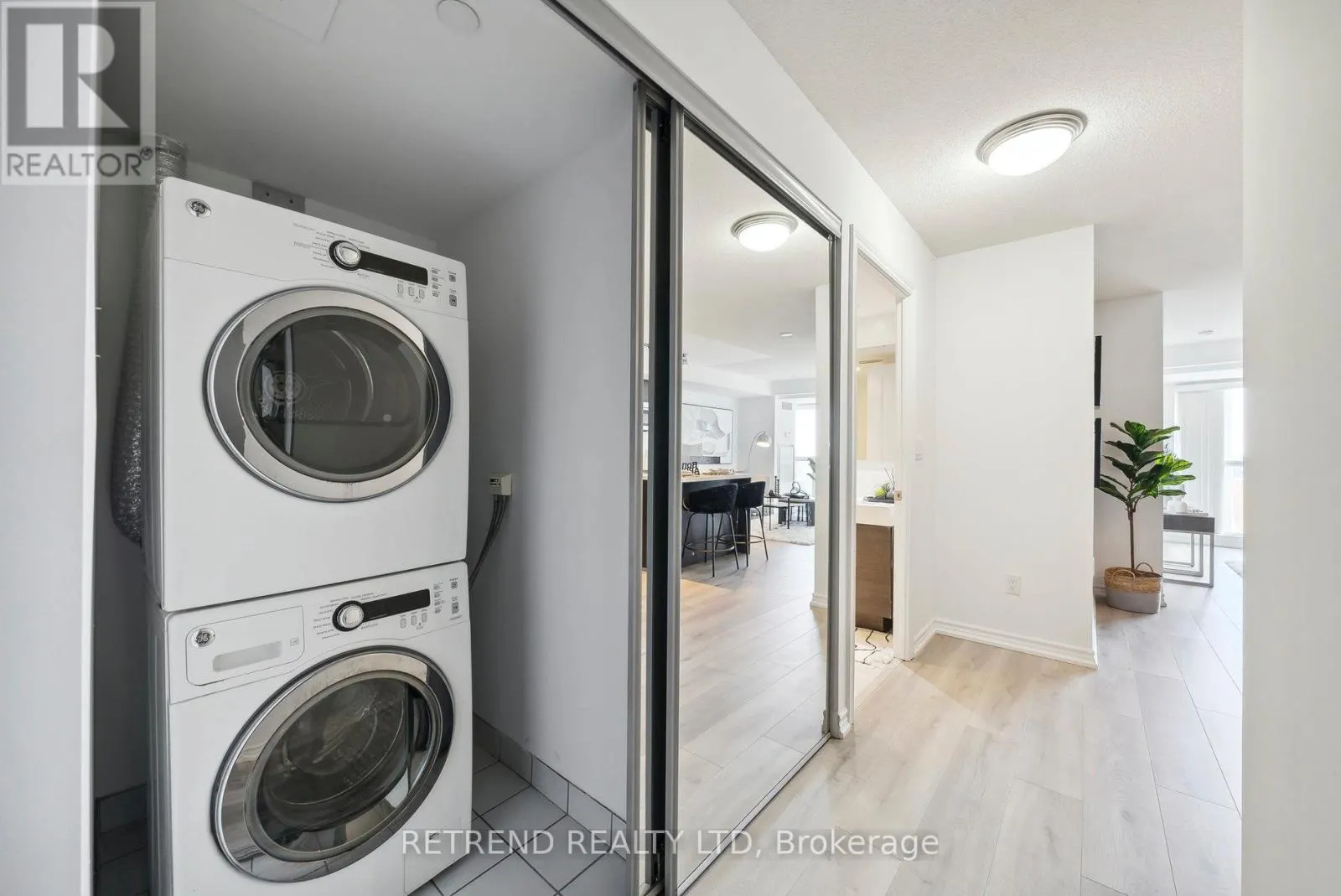 1004 - 386 YONGE STREET