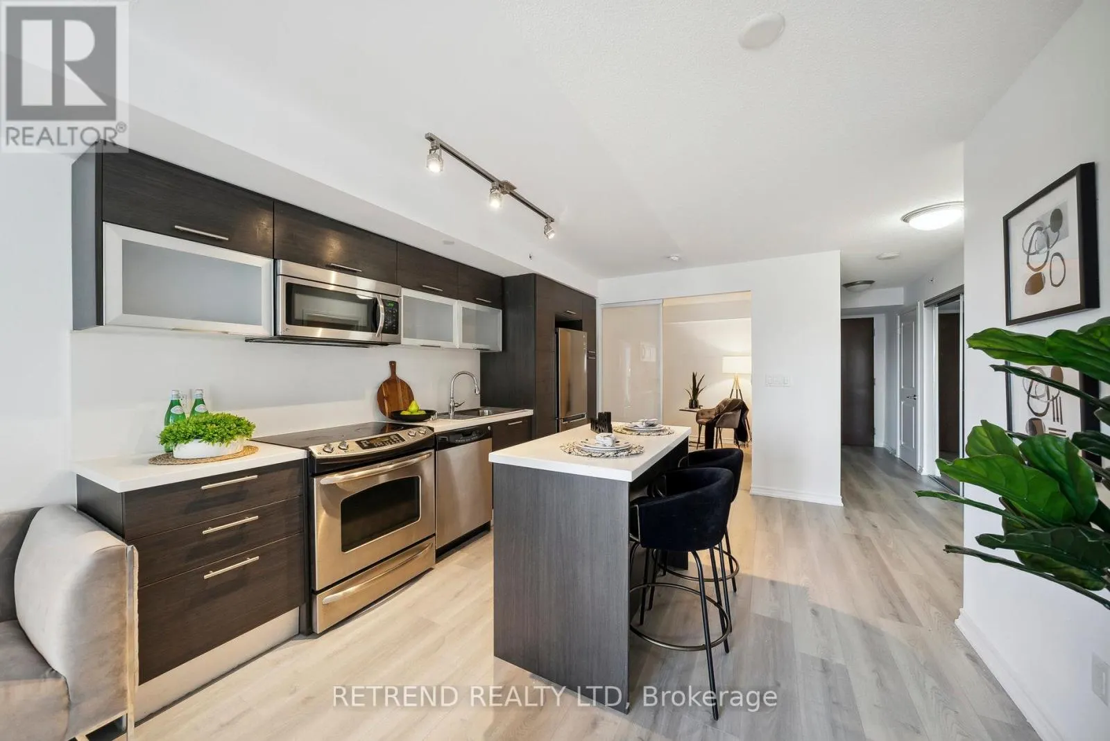 1004 - 386 YONGE STREET