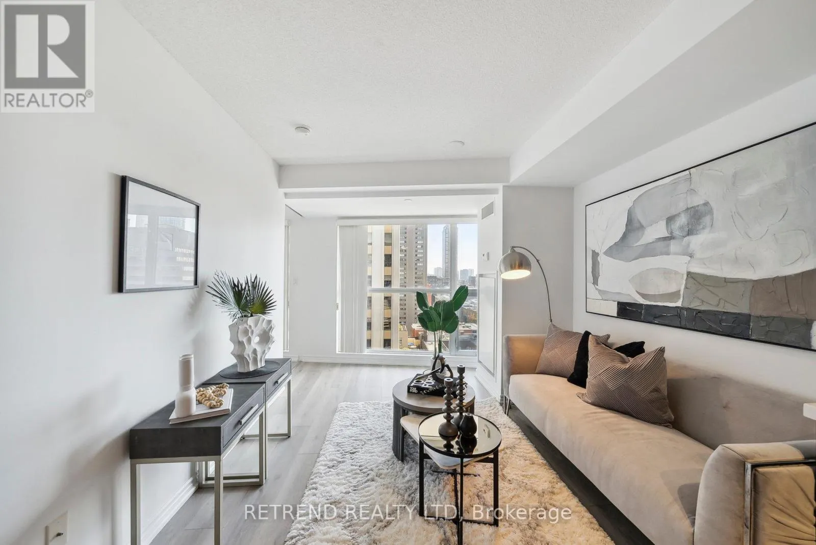 1004 - 386 YONGE STREET