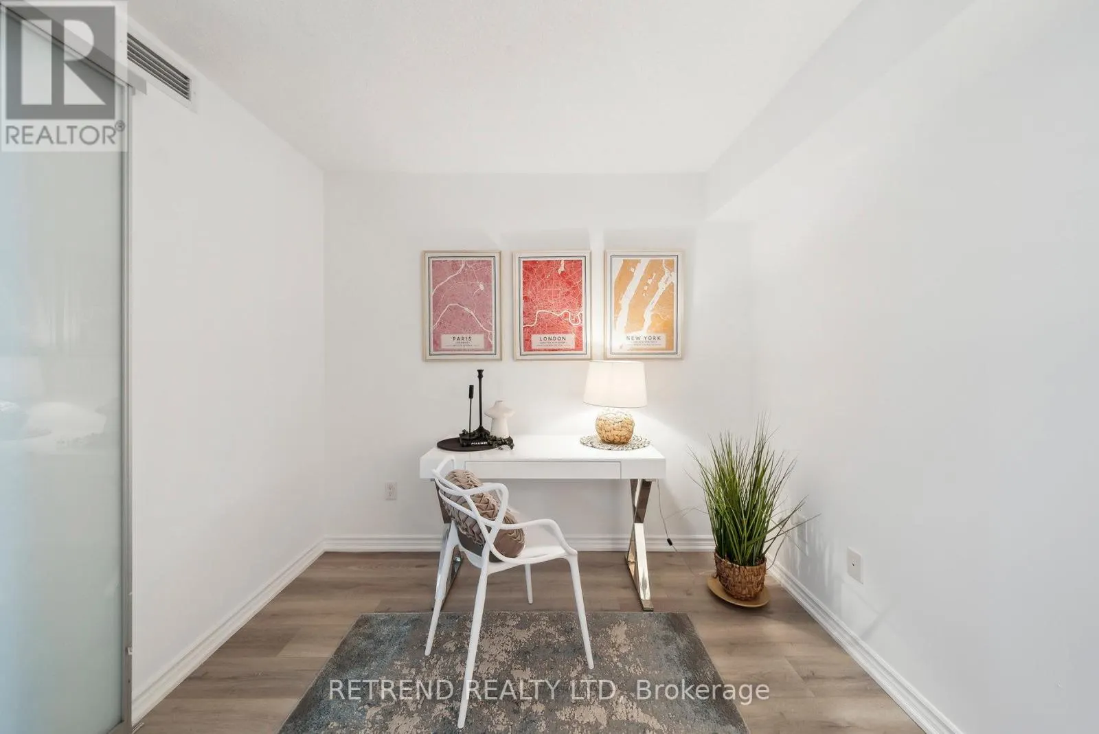 1004 - 386 YONGE STREET