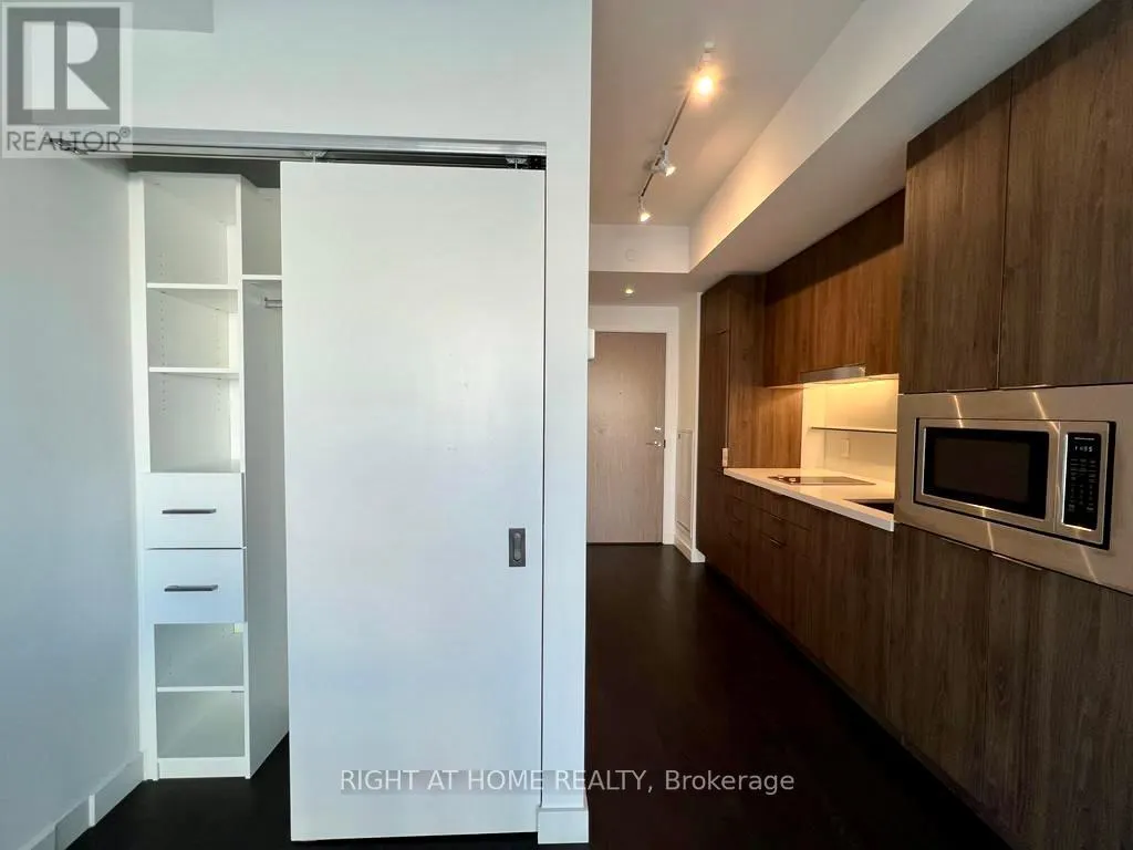 2407 - 215 QUEEN STREET W