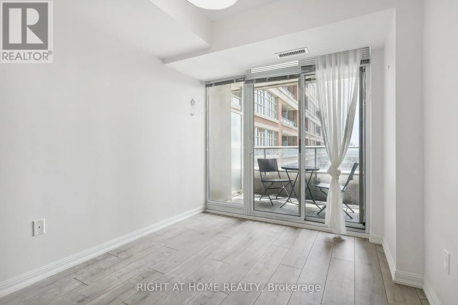 525 - 85 EAST LIBERTY STREET