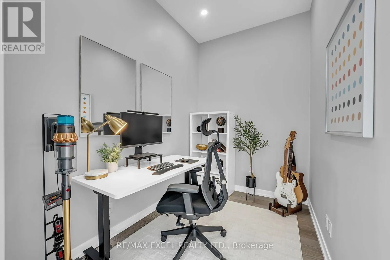 PH01 - 161 ROEHAMPTON AVENUE