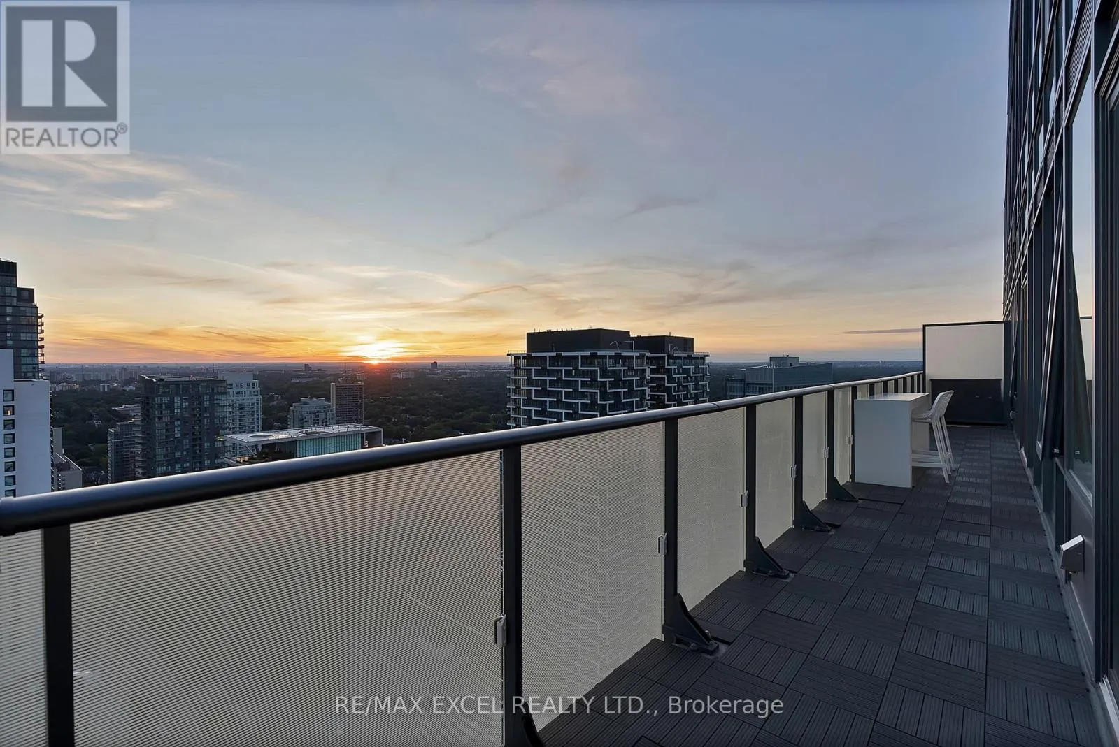 PH01 - 161 ROEHAMPTON AVENUE