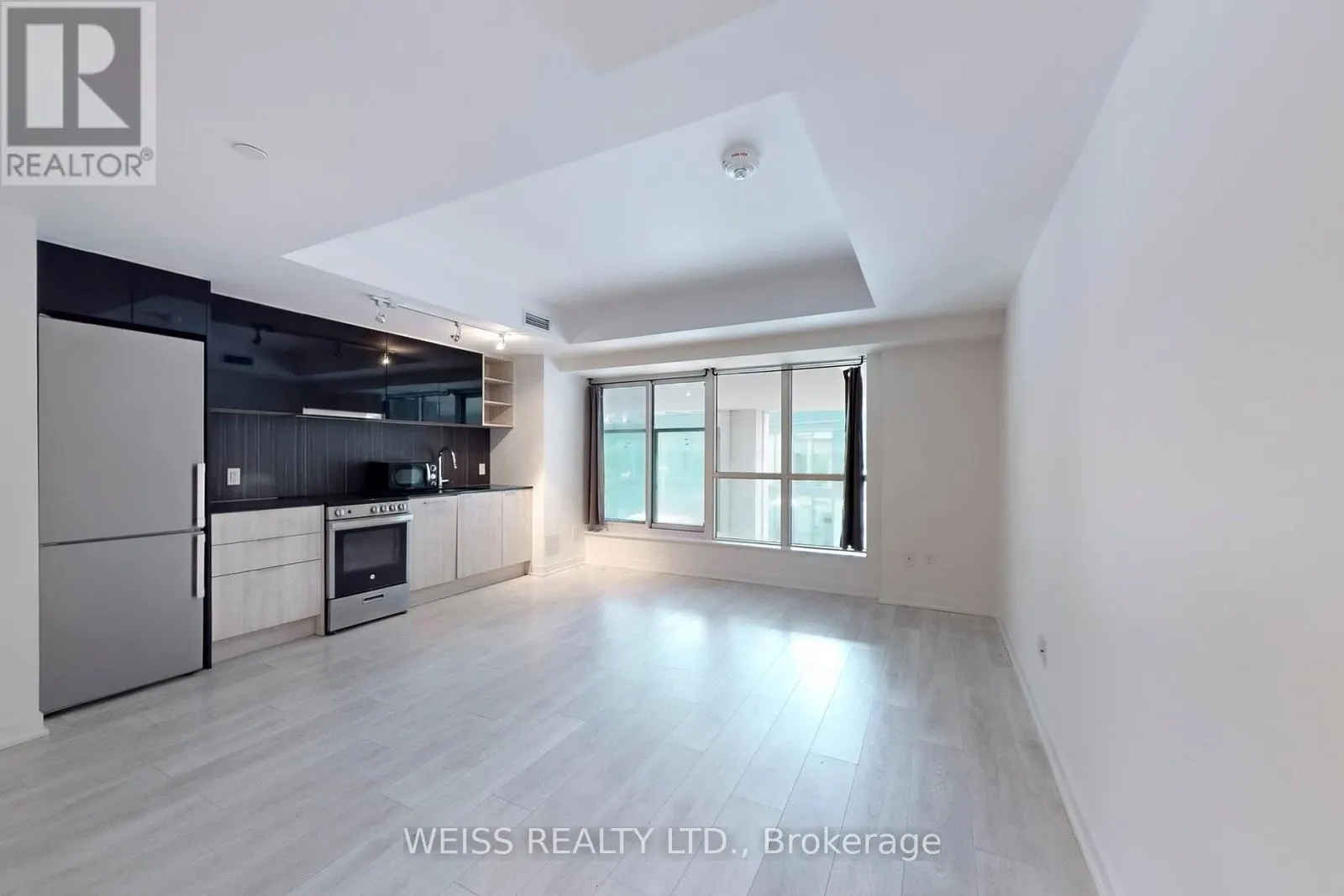 221 - 31 TIPPETT ROAD