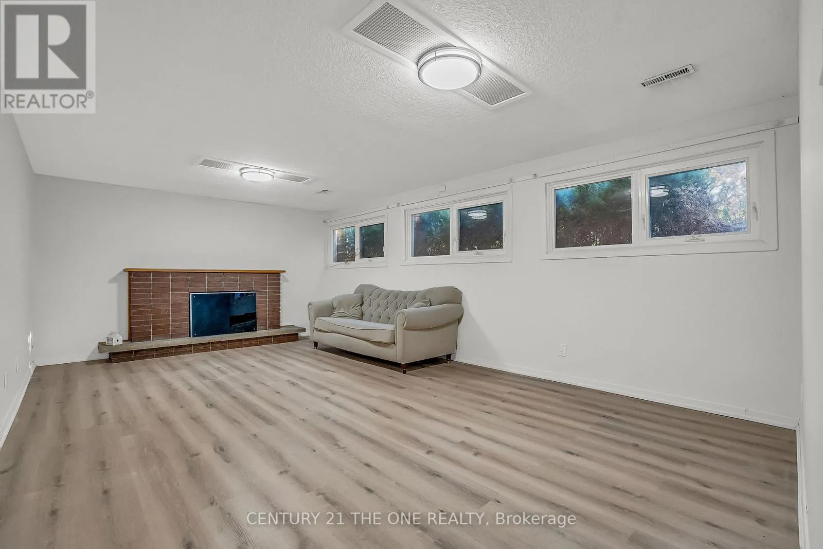 225 MAXOME AVENUE