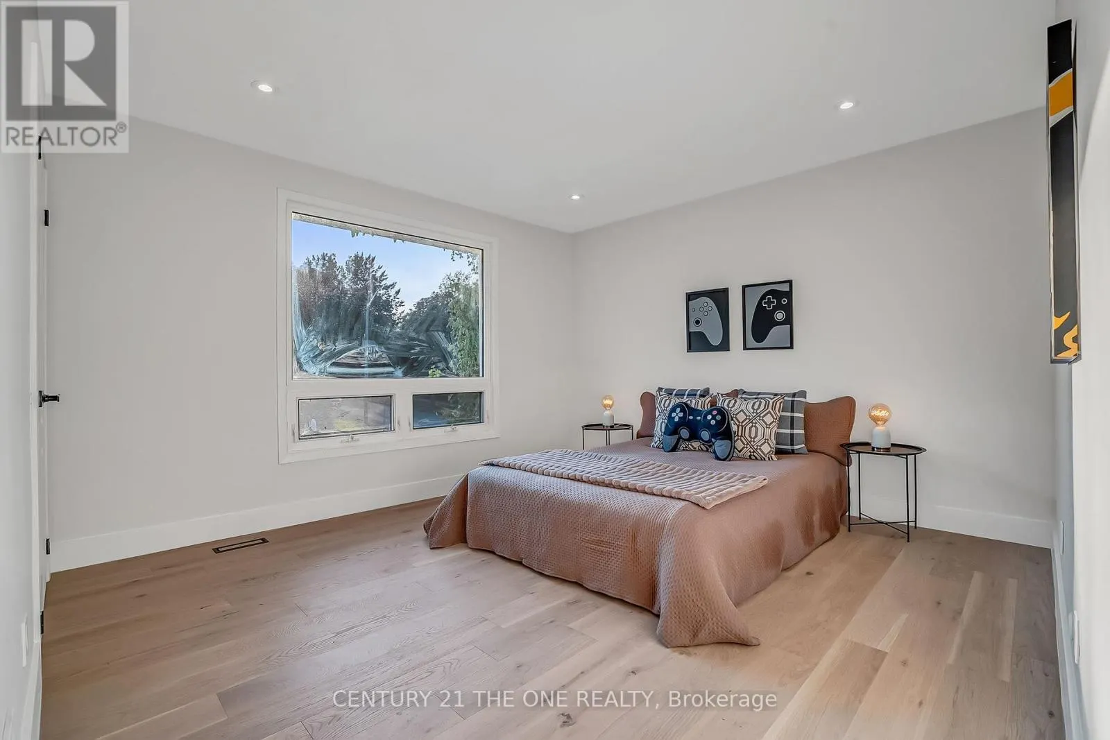 225 MAXOME AVENUE
