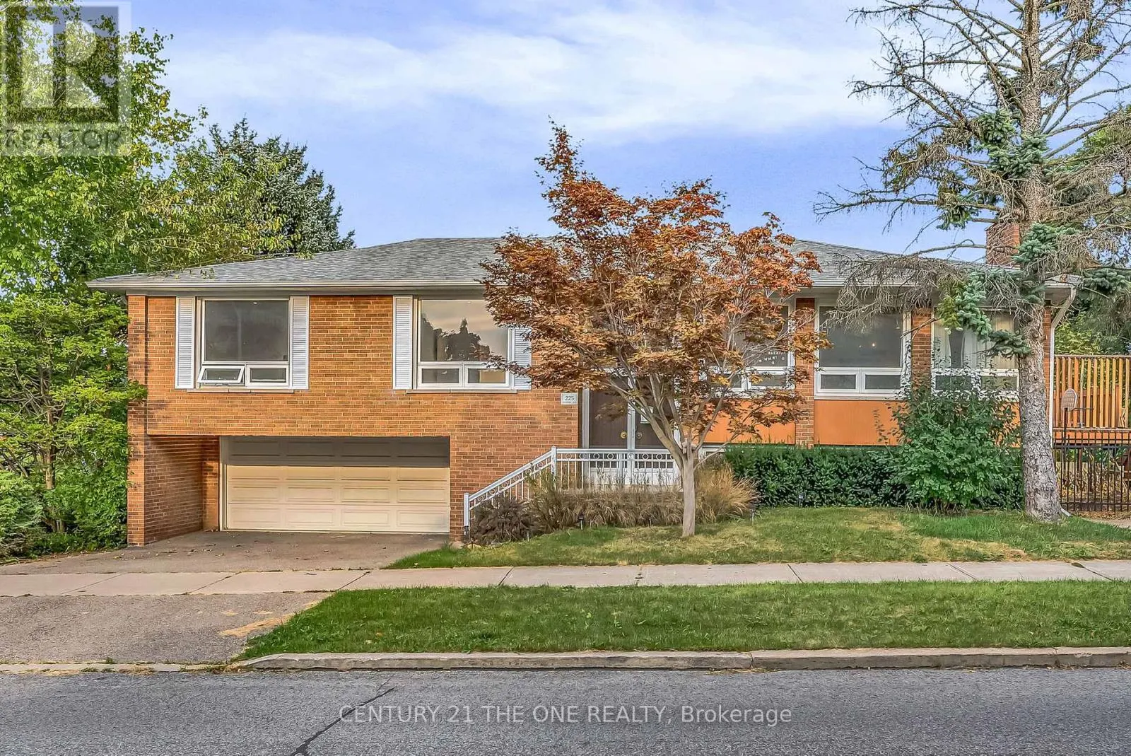 225 MAXOME AVENUE