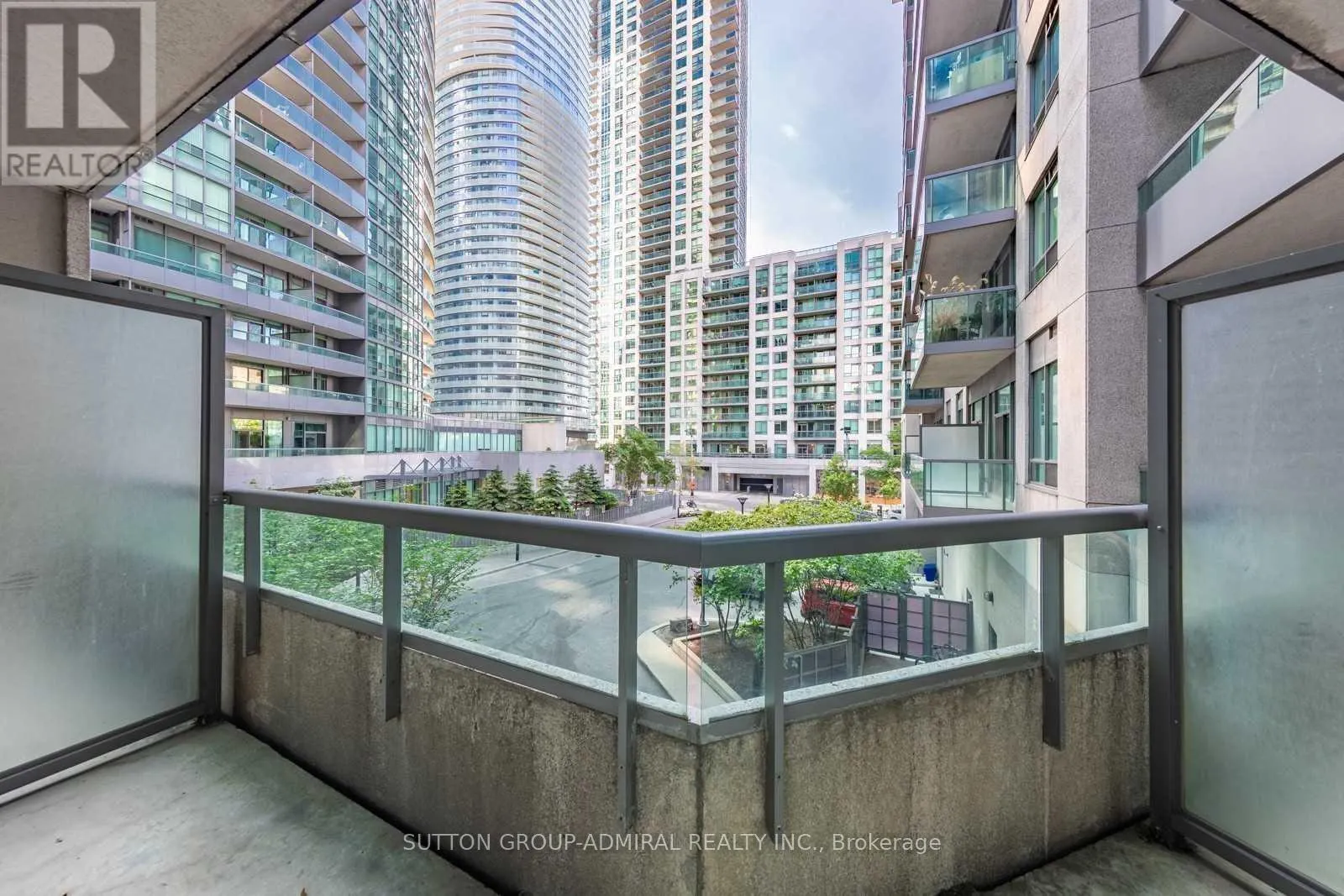 228 - 51 LOWER SIMCOE STREET