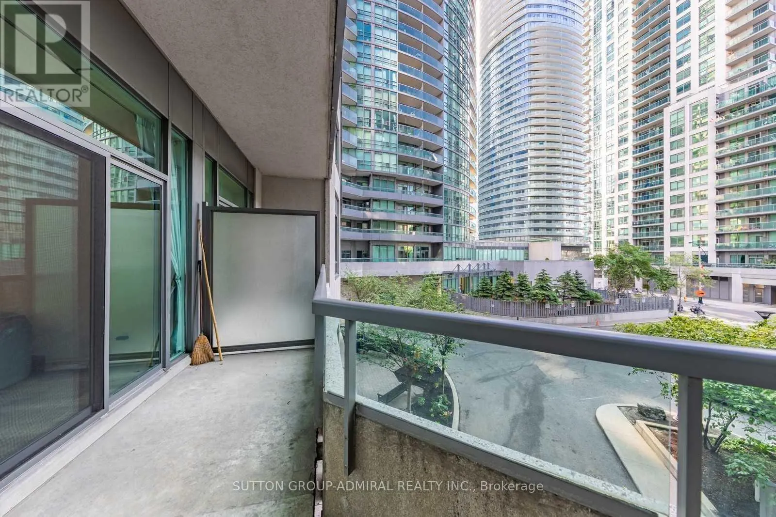 228 - 51 LOWER SIMCOE STREET