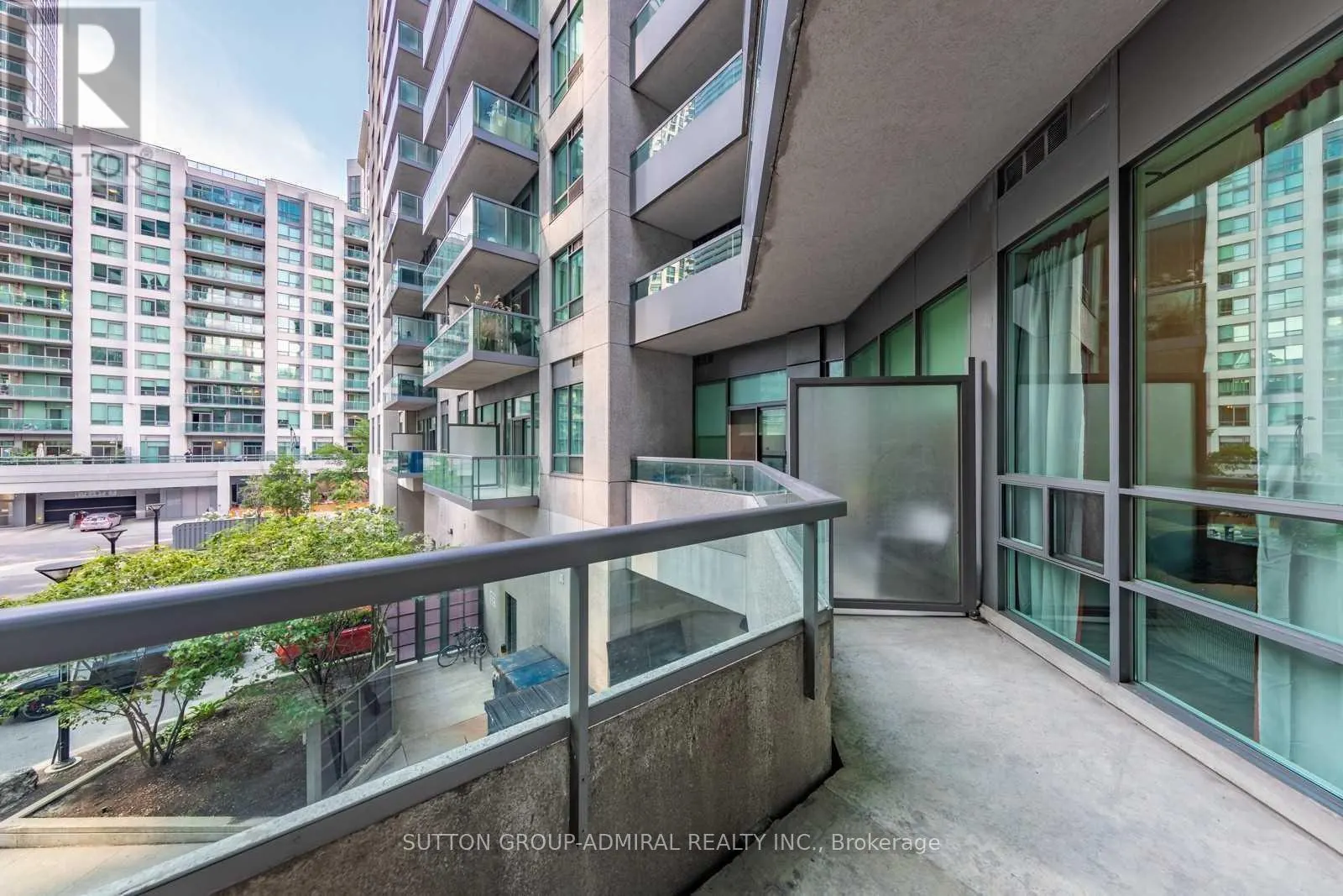 228 - 51 LOWER SIMCOE STREET