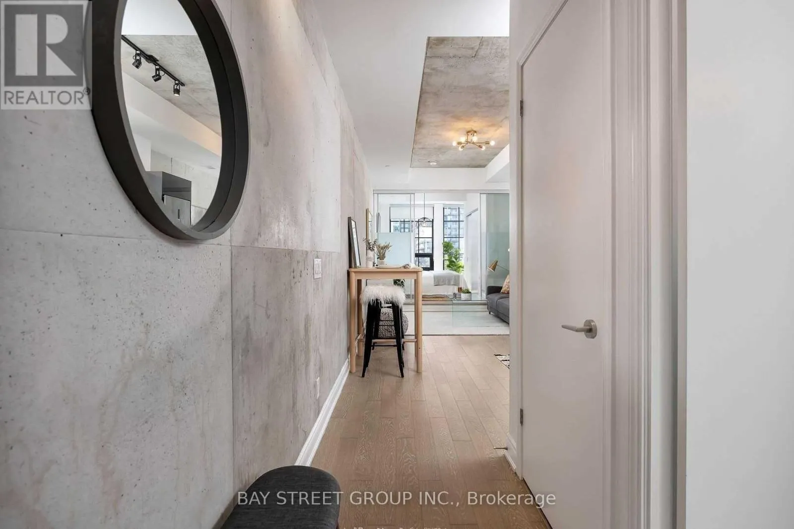 614 - 608 RICHMOND STREET W
