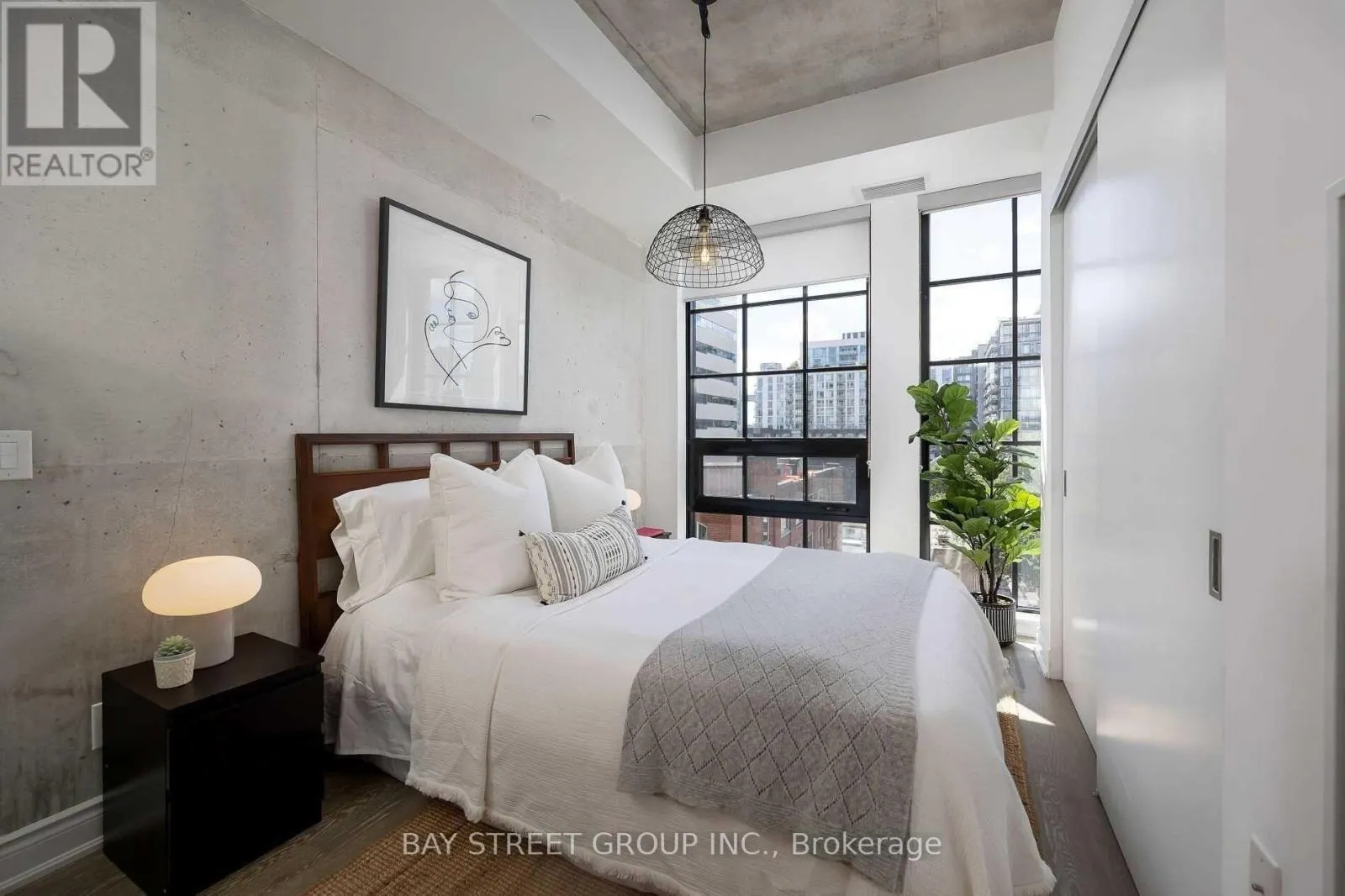 614 - 608 RICHMOND STREET W