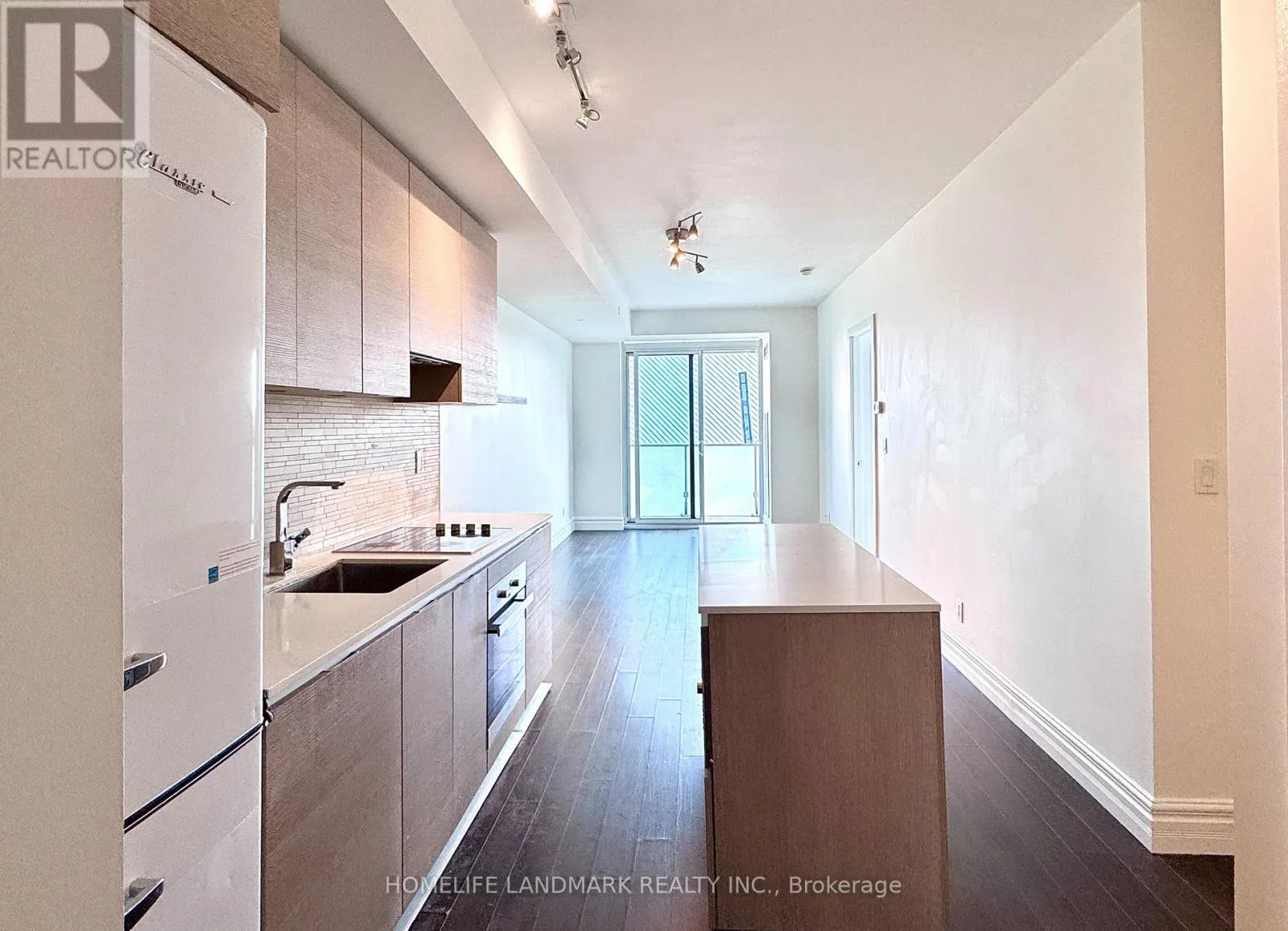 702 - 200 BLOOR STREET W