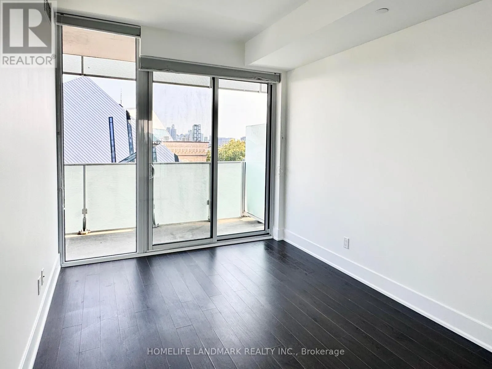 702 - 200 BLOOR STREET W