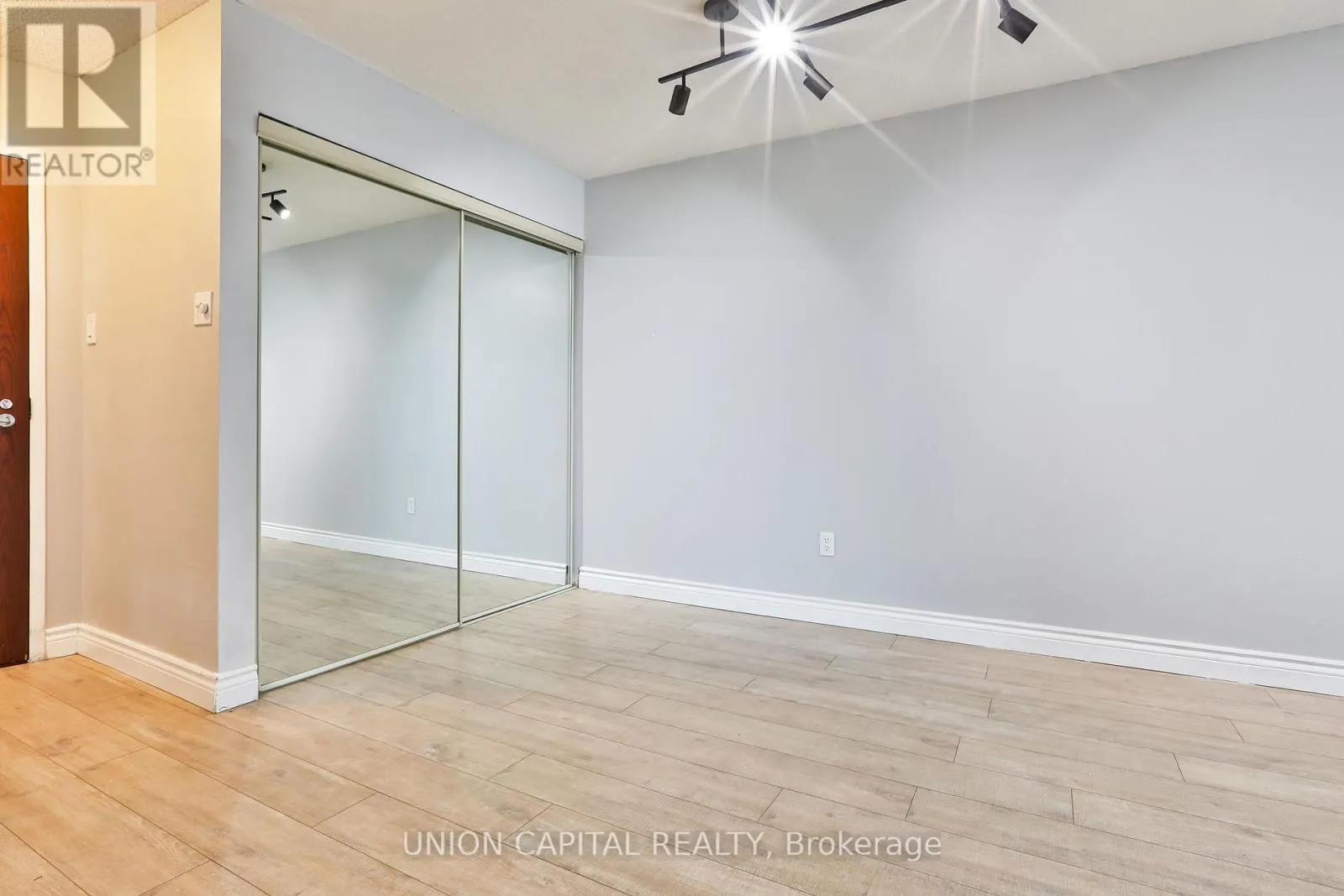 2209 - 1055 BAY STREET