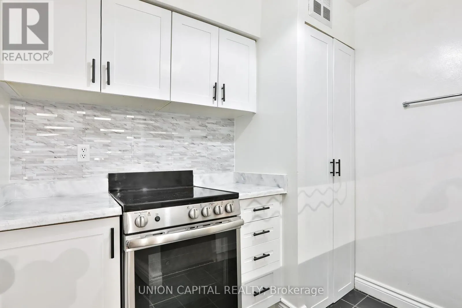 2209 - 1055 BAY STREET
