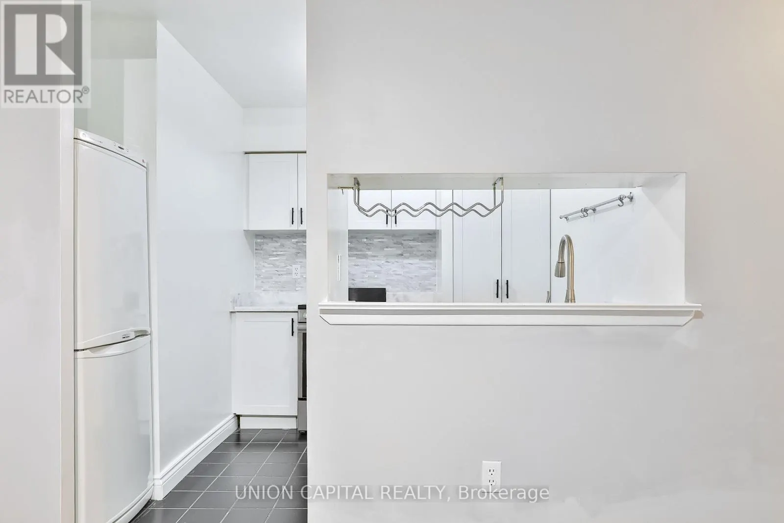 2209 - 1055 BAY STREET