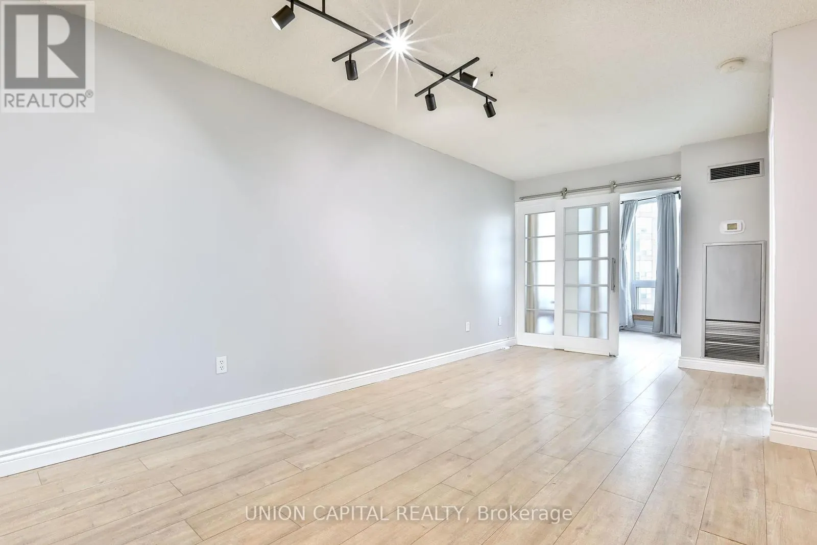 2209 - 1055 BAY STREET