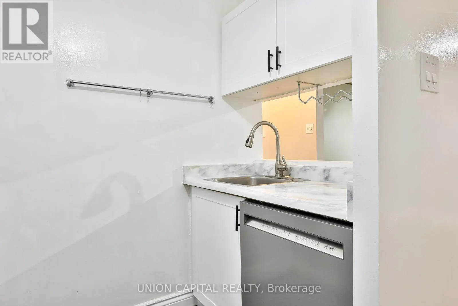 2209 - 1055 BAY STREET