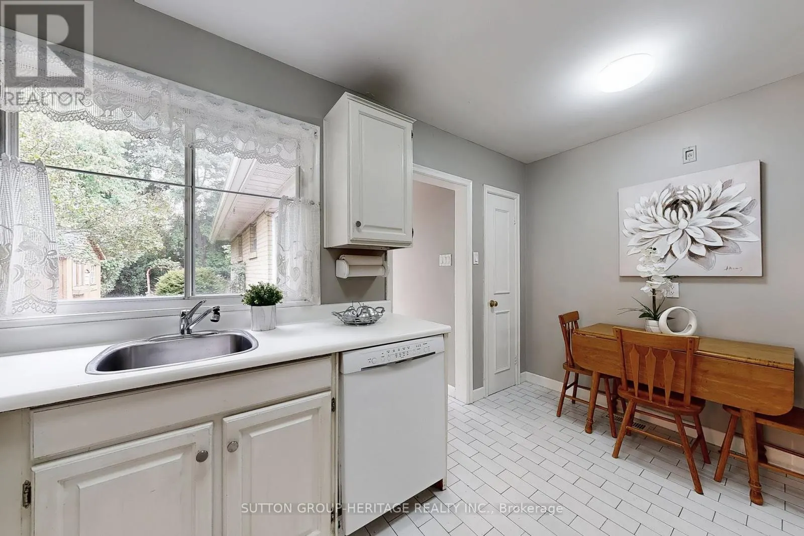 17 BRENHAM CRESCENT