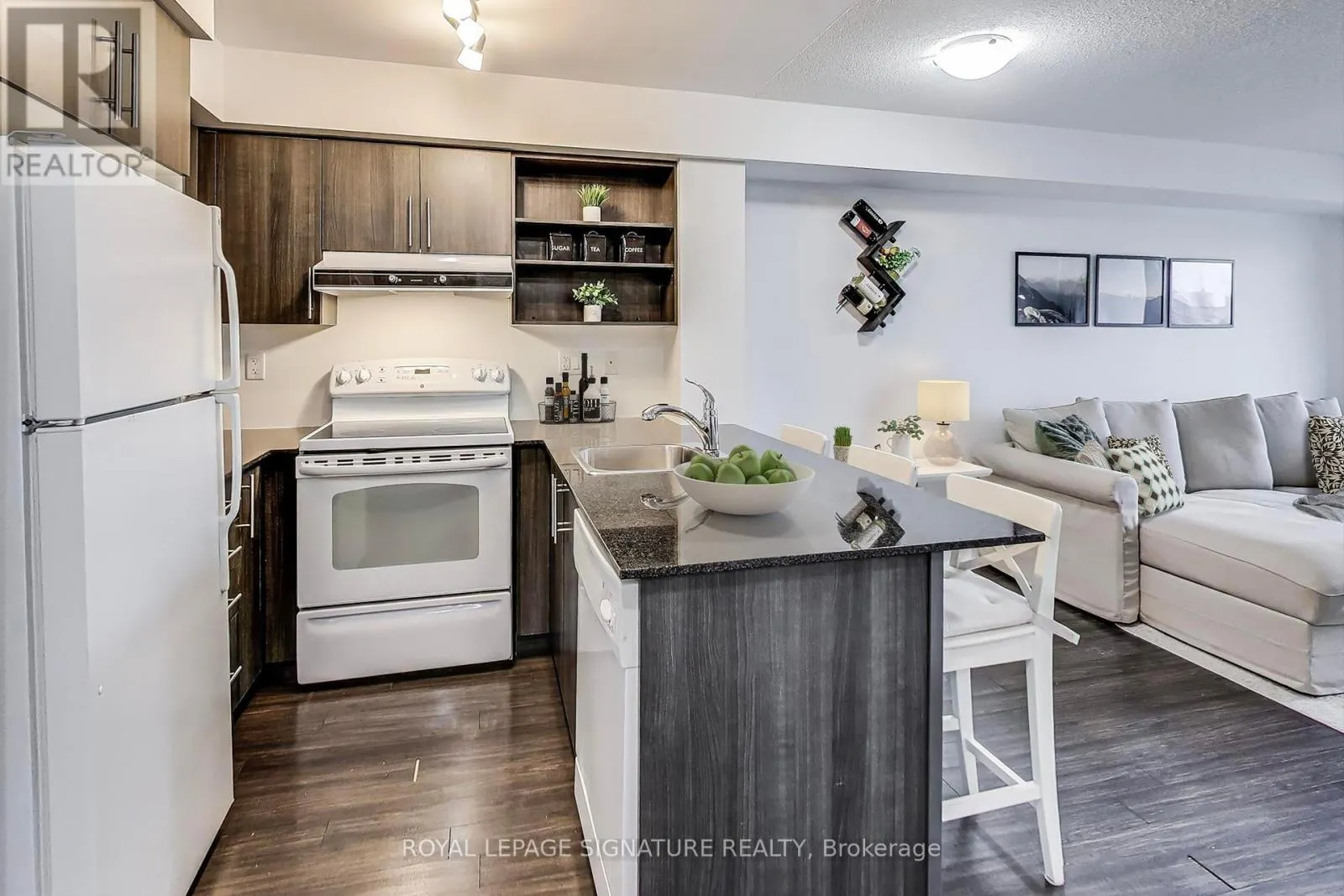 621 - 120 DALLIMORE CIRCLE
