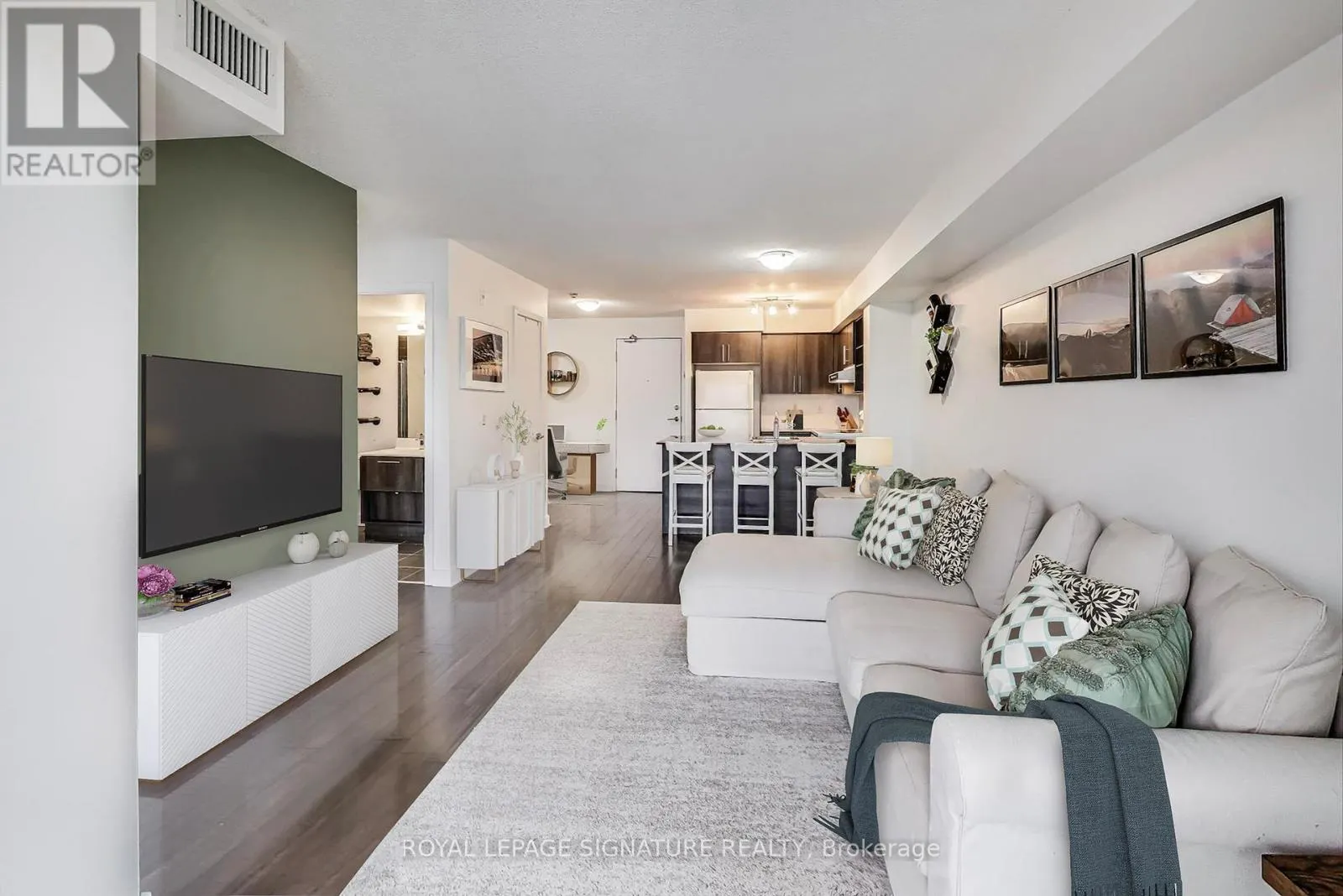 621 - 120 DALLIMORE CIRCLE