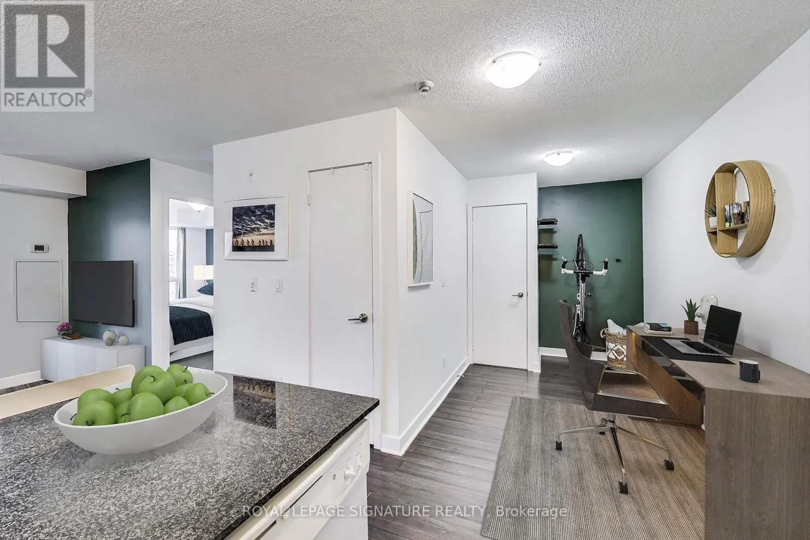 621 - 120 DALLIMORE CIRCLE