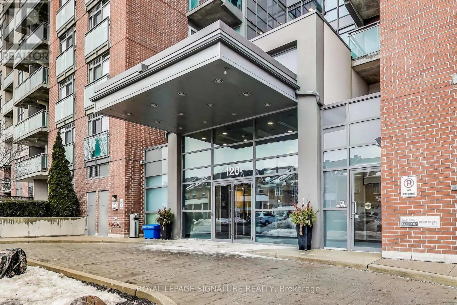 621 - 120 DALLIMORE CIRCLE