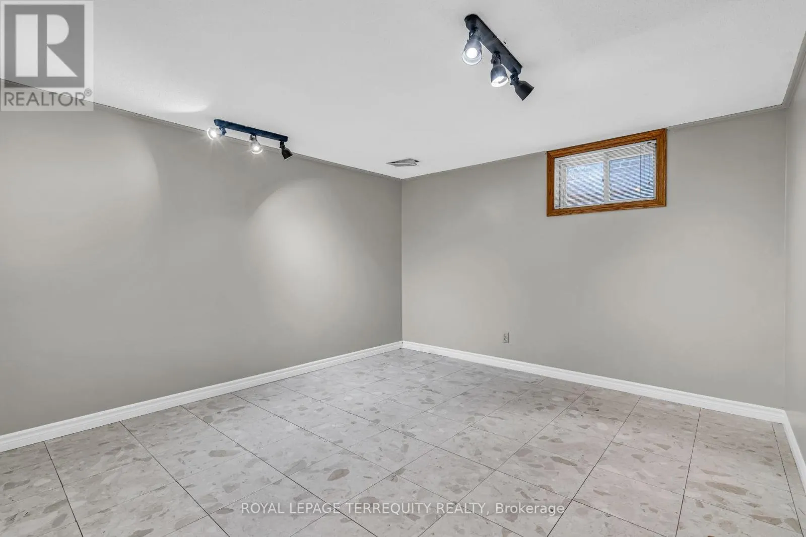 531 LAUDER AVENUE E