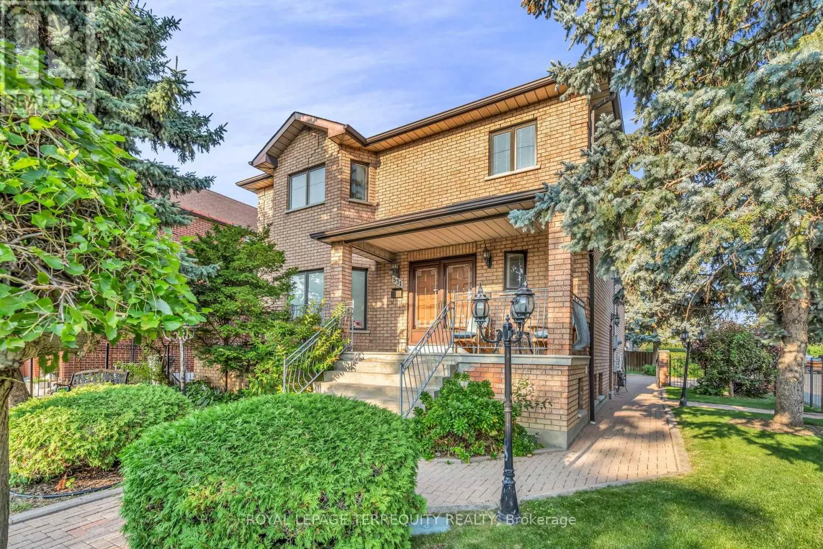 531 LAUDER AVENUE E