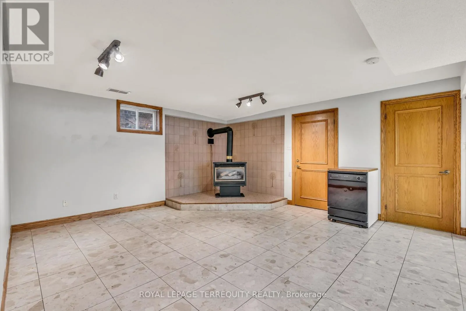 531 LAUDER AVENUE E